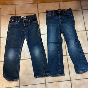 Two pairs boys 7 jeans. Levi’s 514 straight. And old navy straight. No holes